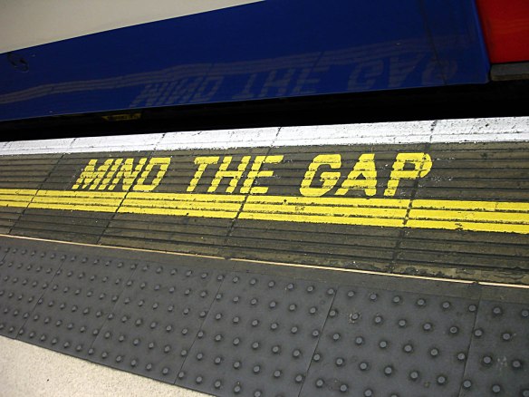Bakerloo_line_-_Waterloo_-_Mind_the_gap